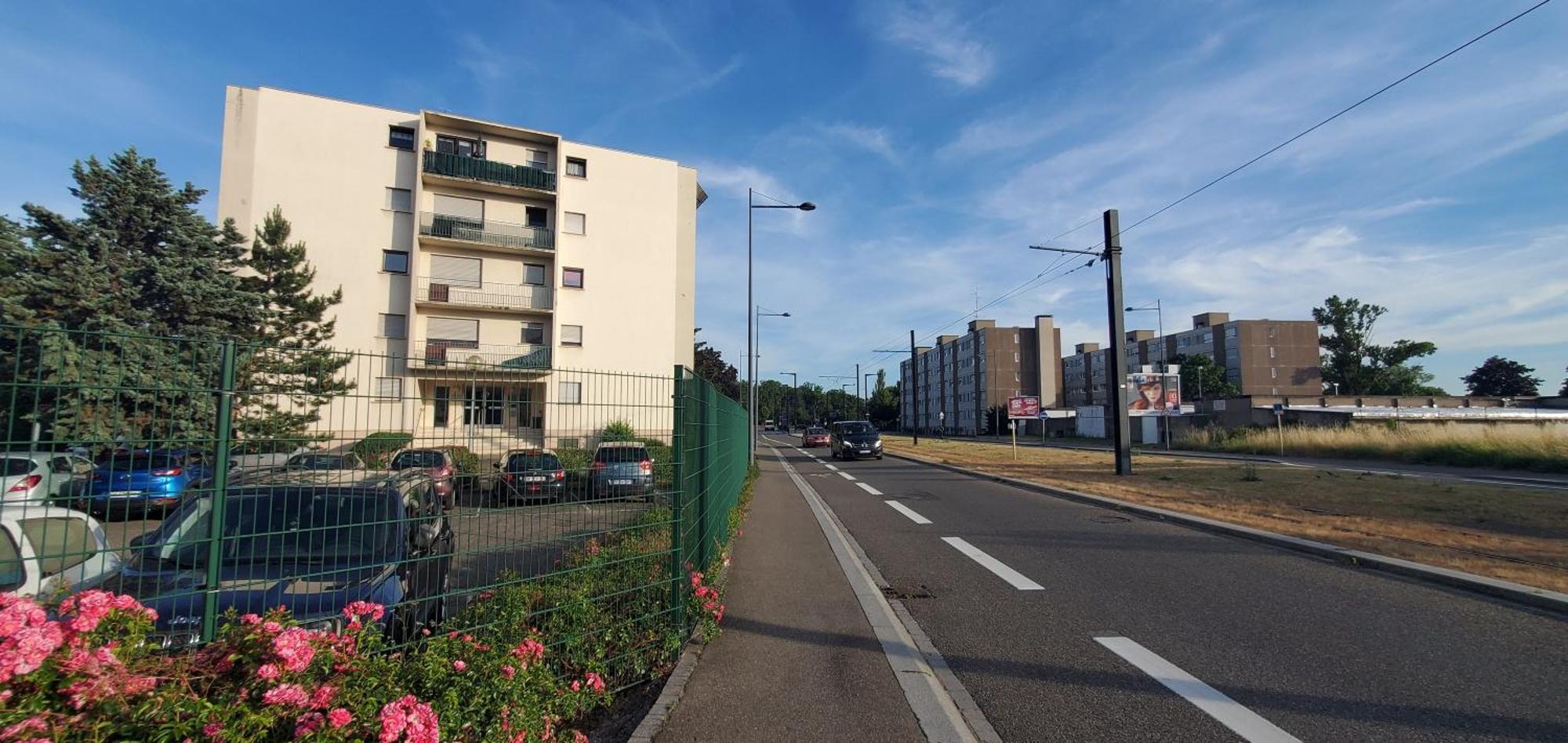 Appartement Lumineux 1 Pièce Avec Parking Fermé Et Arrêt De Tram à 100 M