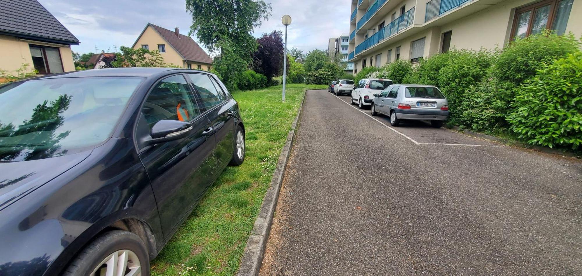 Appartement Lumineux 1 Pièce Avec Parking Fermé Et Arrêt De Tram à 100 M *