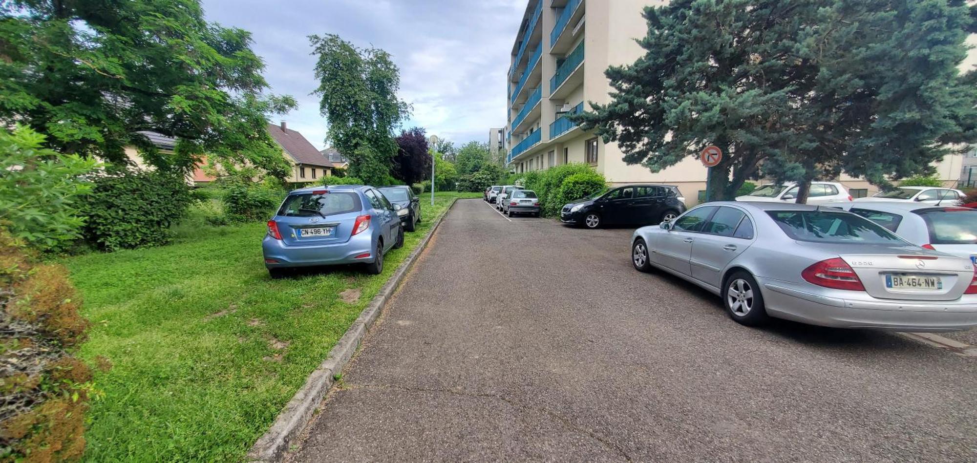 Lumineux 1 Pièce Avec Parking Fermé Et Arrêt De Tram à 100 M